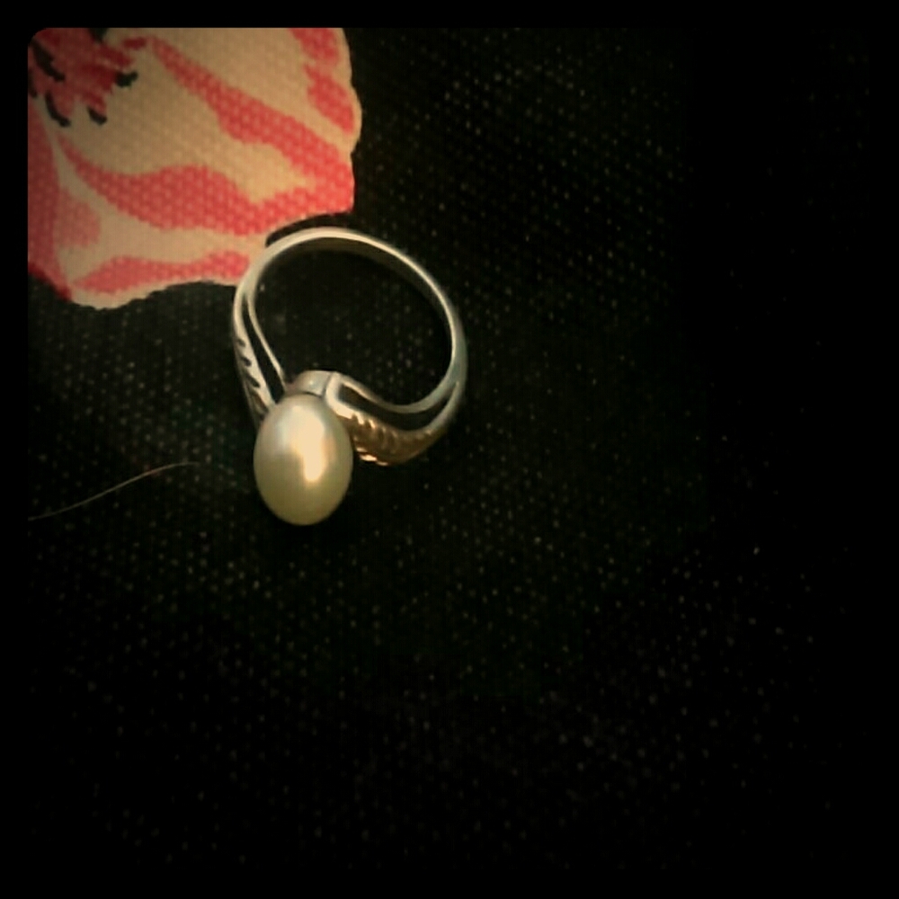 Pearl ring  ( real pearl )